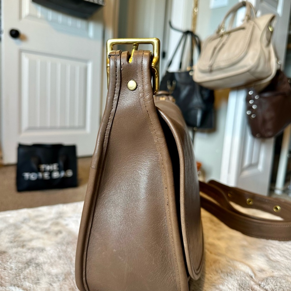 VTG Coach Patricia in TAUPE! PRISTINE CONDITION - Picture 5 of 16
